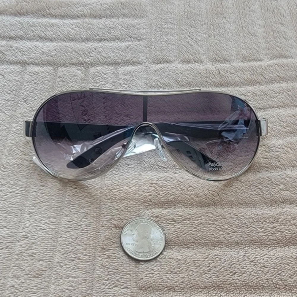 Racer pilot style sunglasses